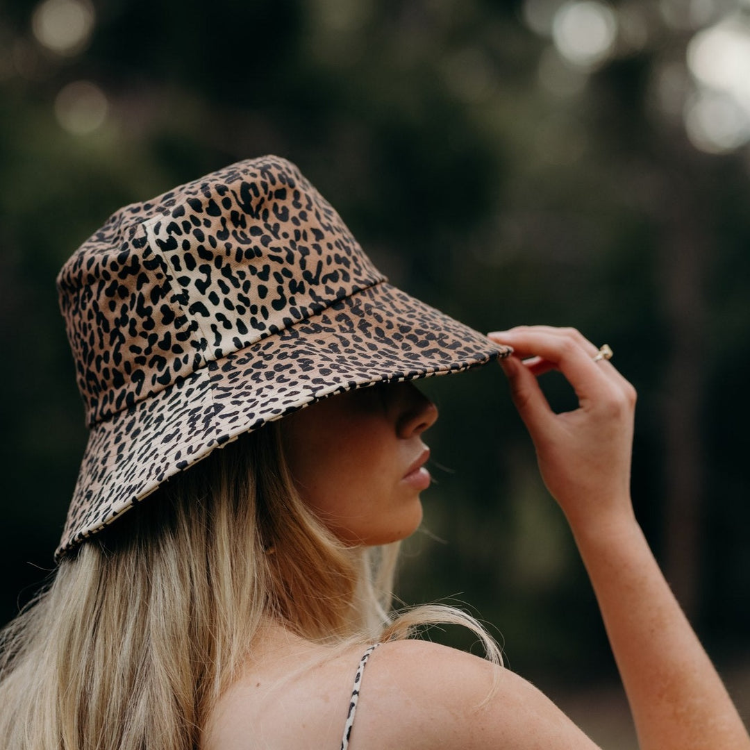 LEOPARD BUCKET HAT