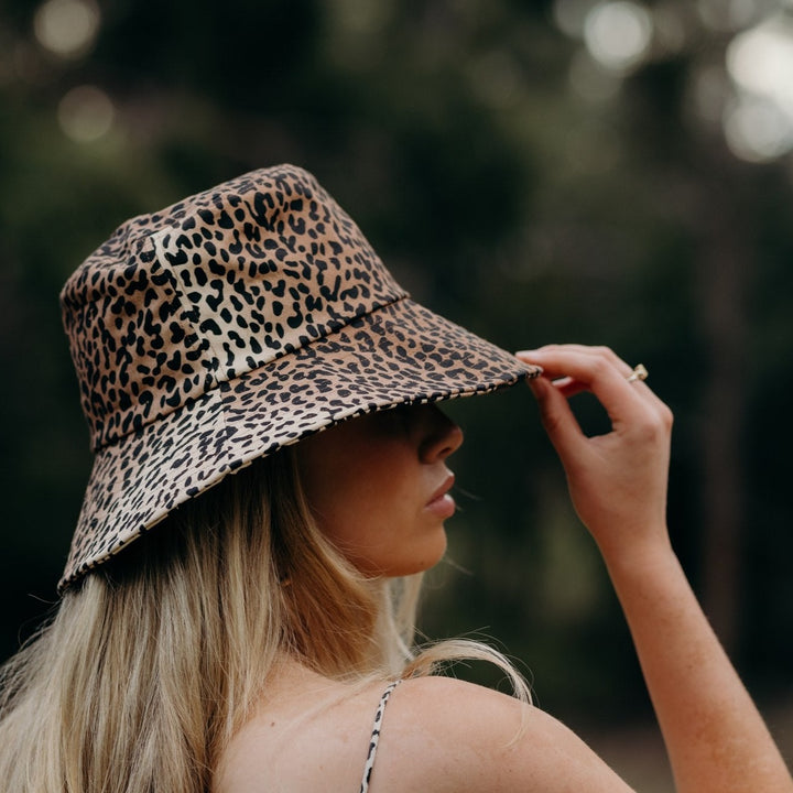 LEOPARD BUCKET HAT